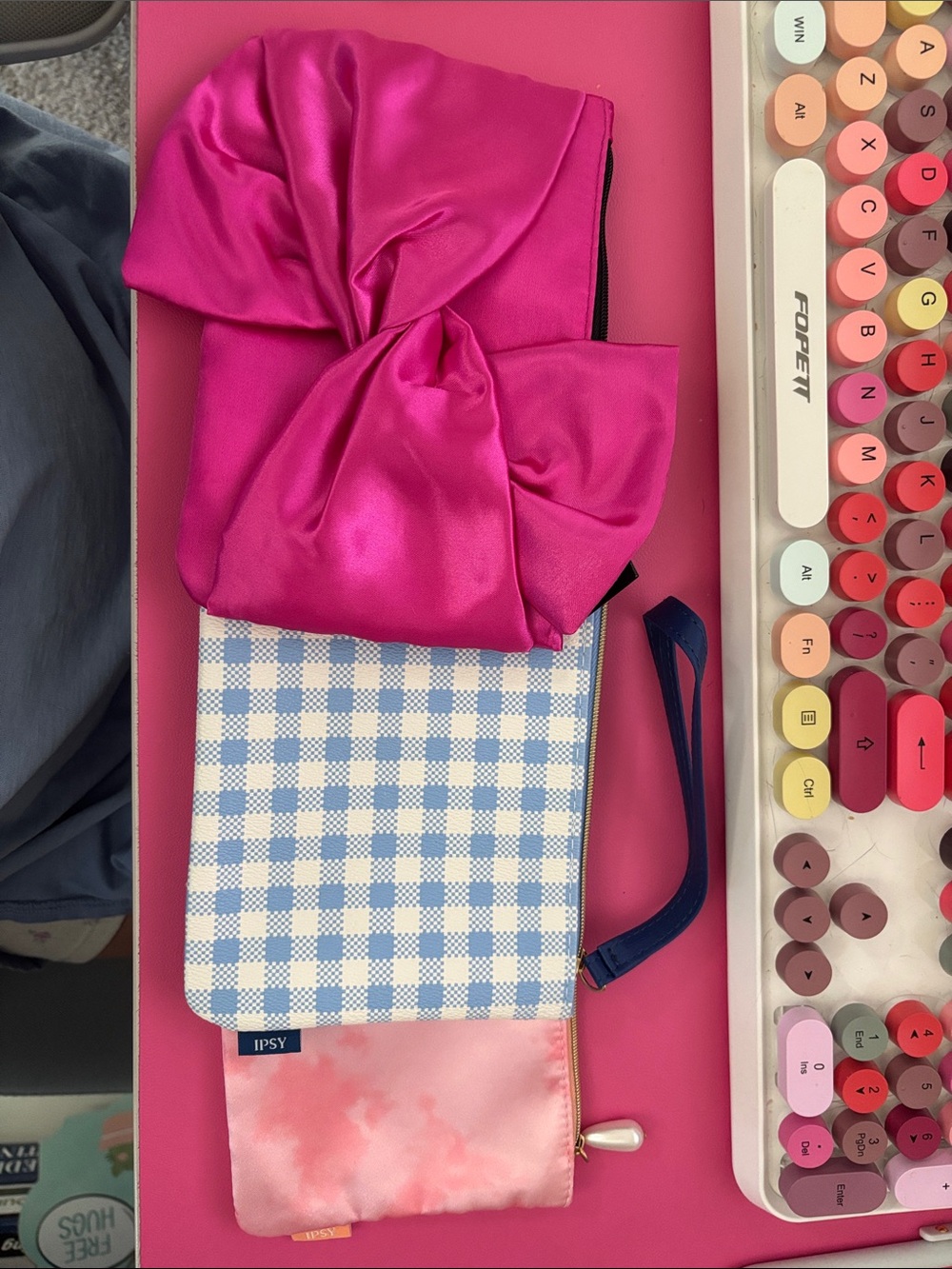 IPSY cosmetic bag set